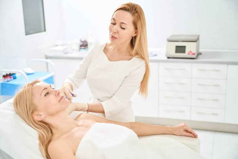 Biostymulatory tkankowe i inne metody naturalnej regeneracji skóry – porównanie i efekty